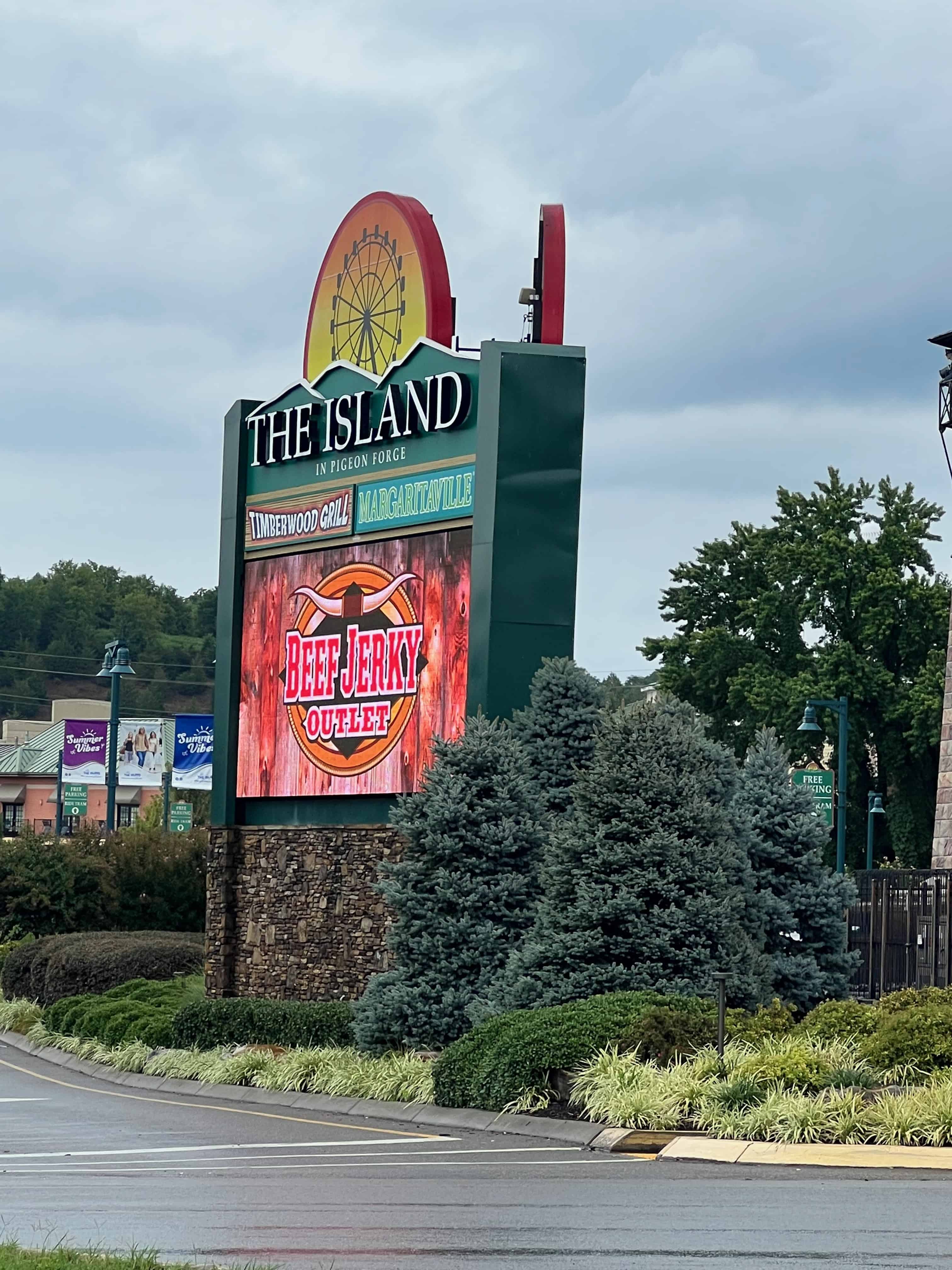 Is Pigeon Forge worth Visiting? - The Island