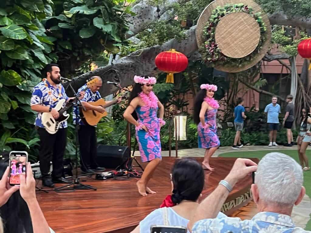 Hulu Dancers