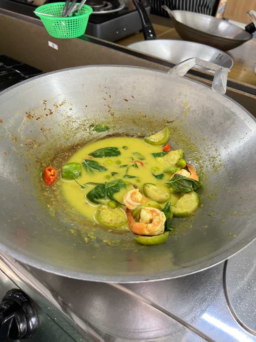 Cooking Green Curry with Prawn instead of Chicken