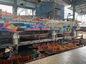 Sign a the Damnoen Saduak Floating market where you catch the boats
