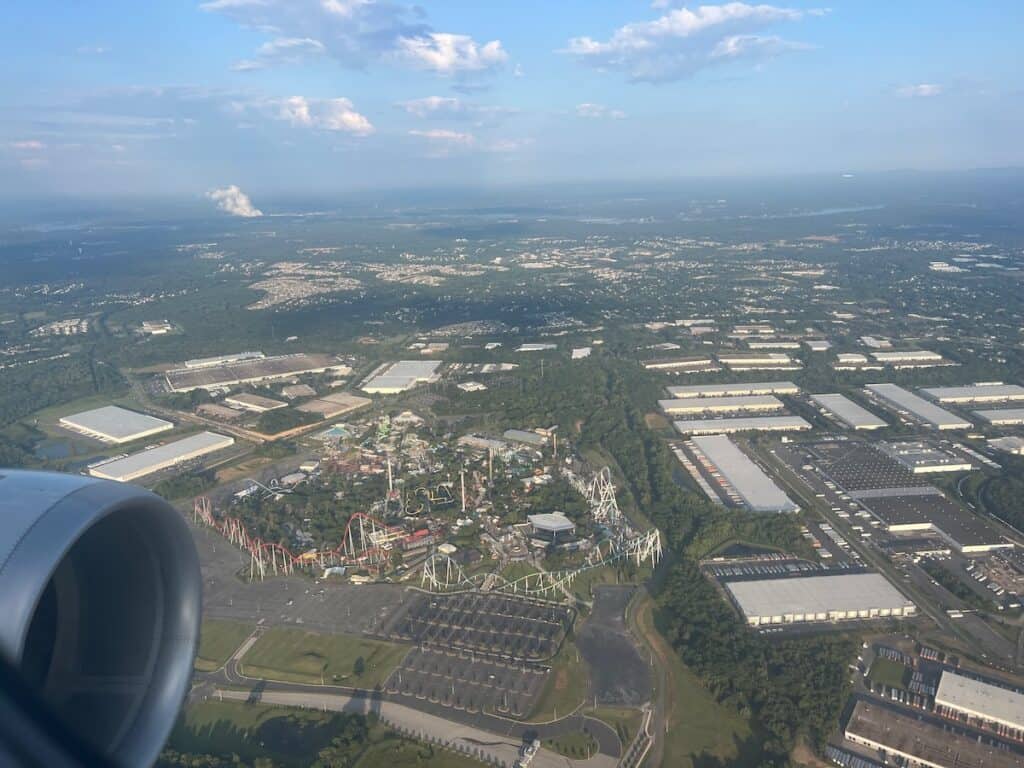 Flight from Charlotte Airport flying over Carowinds