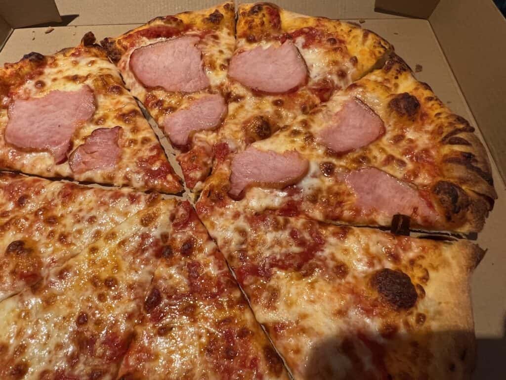 Best Pizza Places on Maui picture of ham and cheese pizza