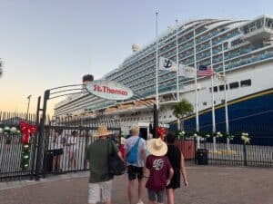 People are standing in front of a cruise ship in St Thomas at the Crown Bay Cruise Port