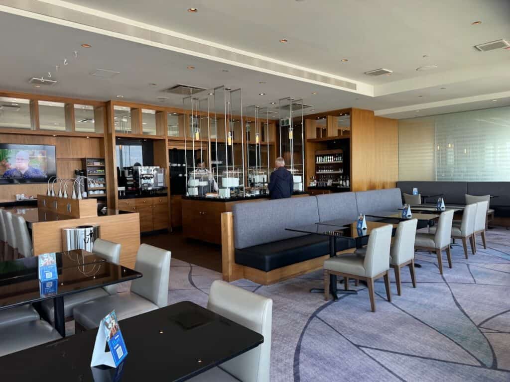 Executive Lounge on the 23rd floor at the Hilton Quebec City Hotel