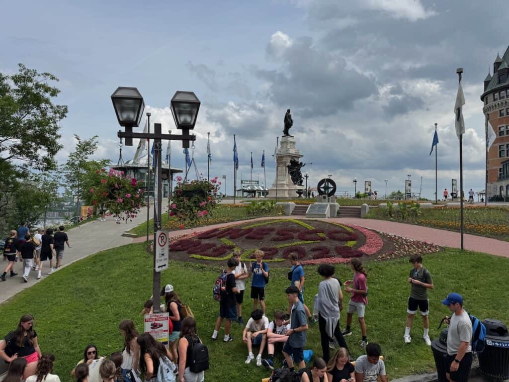 Main stop for the Quebec City Hop on Hop off bus tours Places D'amres