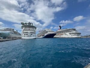 4 ships in the port area of Nassau