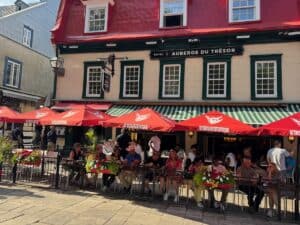 Front view of the Bistro 1640 Restaurant in Quebec City