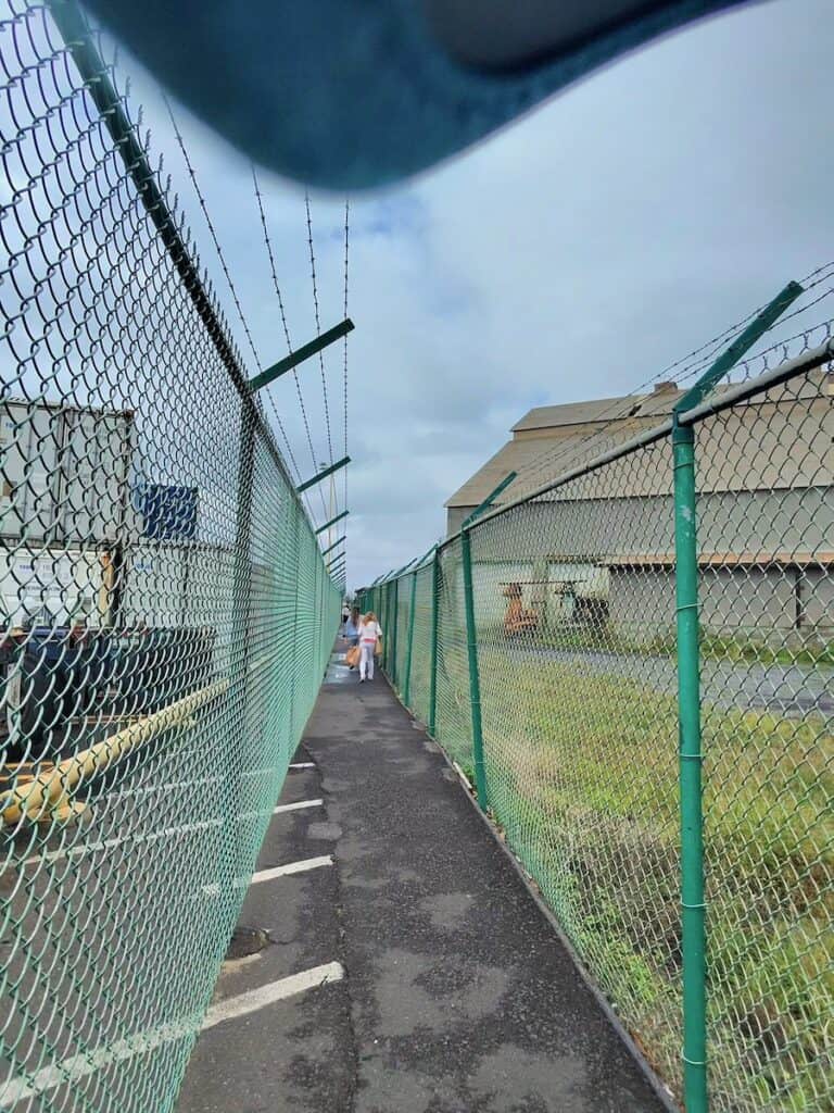 Walk way at the Maui Cruise Port