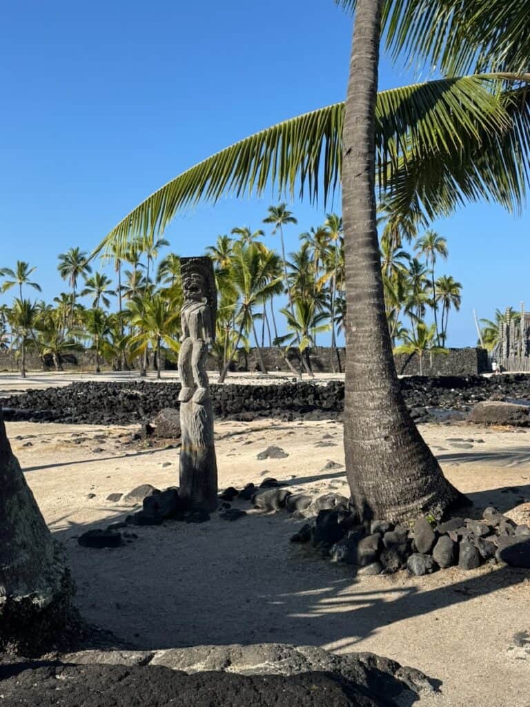 One of the statues in Pu'uhonua O Honaunau National Historical Park