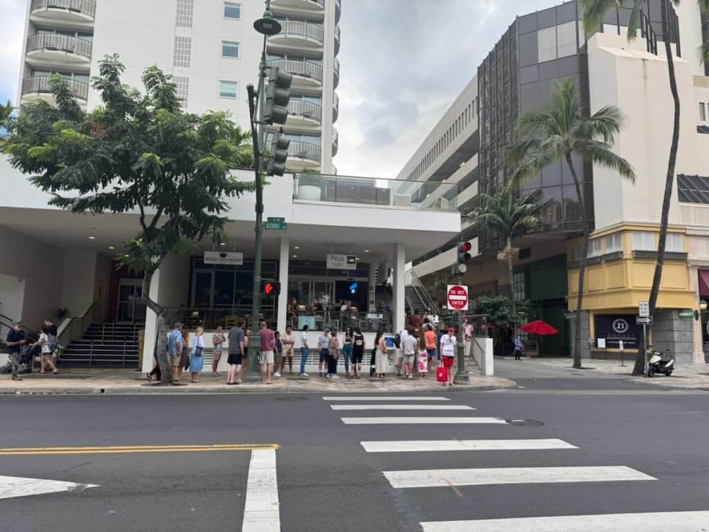 Line waiting for Paia Fish Market Waikiki from across the street